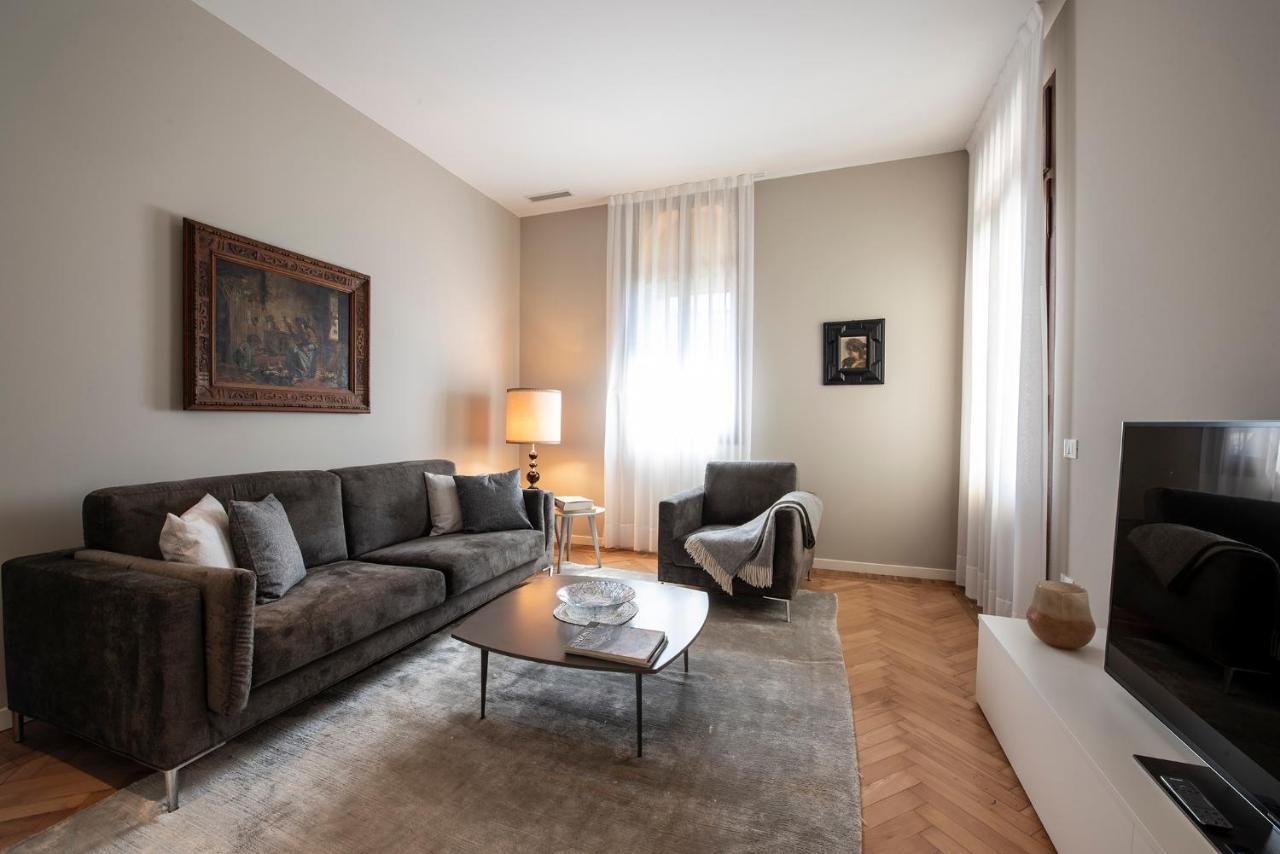 Ca' Delle Contesse - Villa On Lagoon With Private Dock And Spectacular View Venedig-Lido Exteriör bild