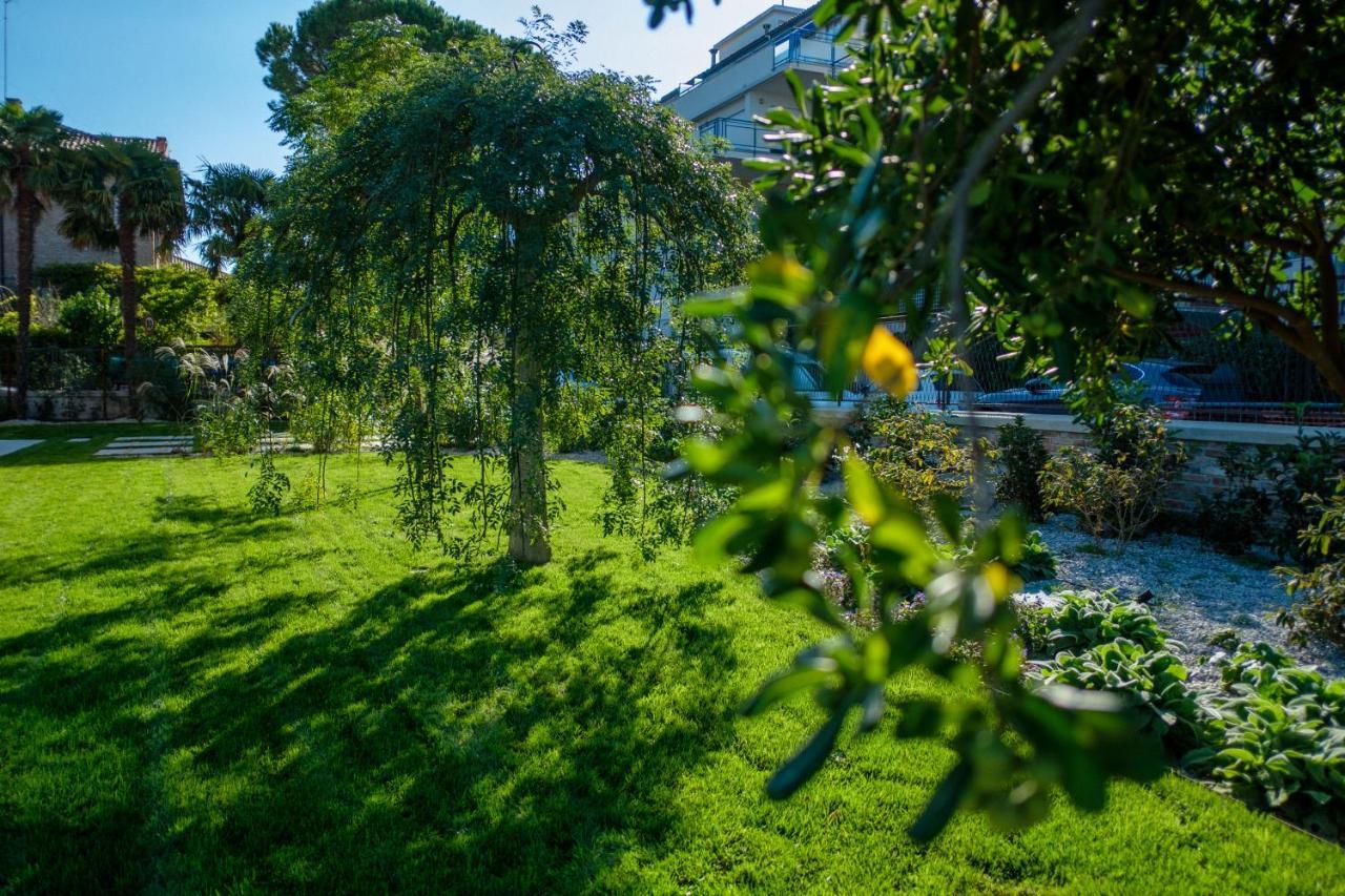 Ca' Delle Contesse - Villa On Lagoon With Private Dock And Spectacular View Venedig-Lido Exteriör bild